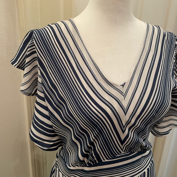 Monteau Dresses & Skirts - NWT Monteau Blue Striped Dress butterfly sleeves with pockets